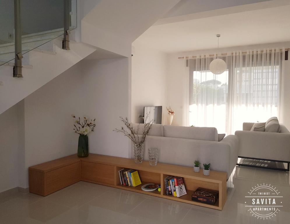 Posezení v ubytování Gjiri i Lalzit - Vila Savita - Perla Resort