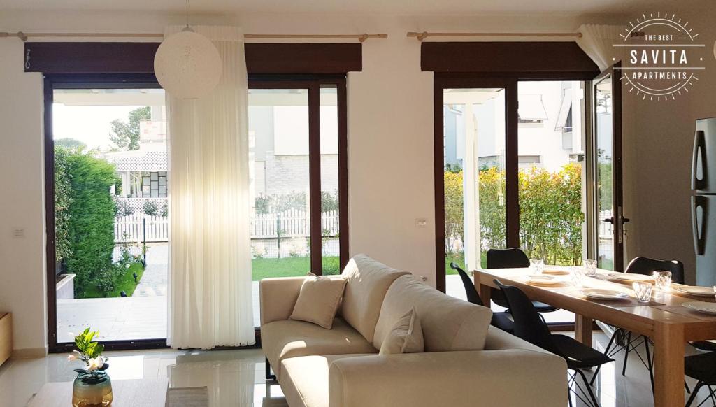 Posezení v ubytování Gjiri i Lalzit - Vila Savita - Perla Resort