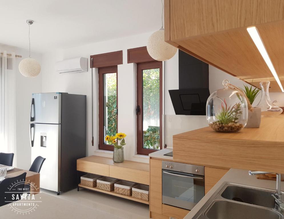 Kuchyň nebo kuchyňský kout v ubytování Gjiri i Lalzit - Vila Savita - Perla Resort