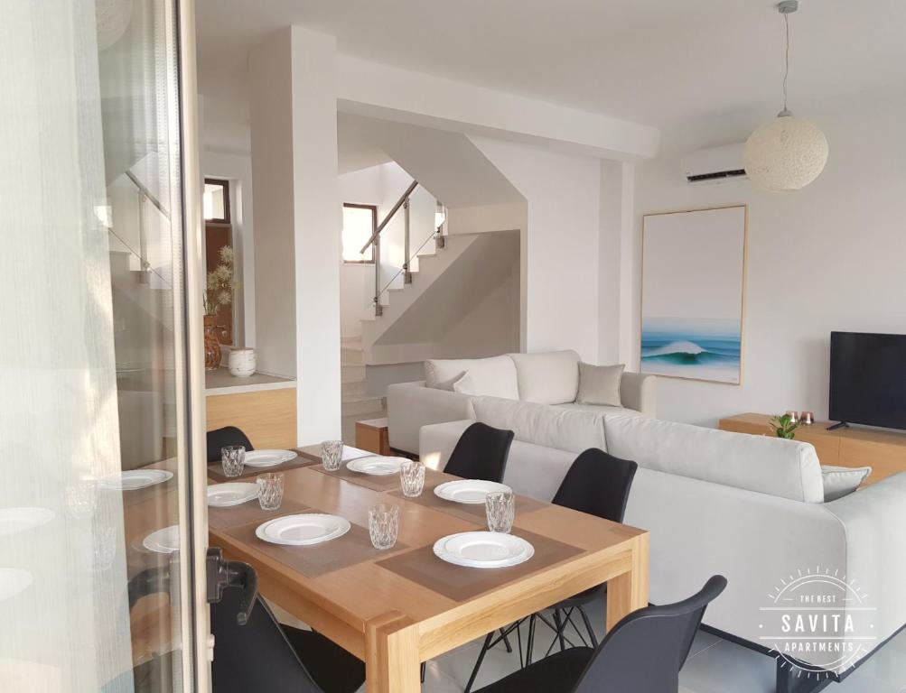Posezení v ubytování Gjiri i Lalzit - Vila Savita - Perla Resort