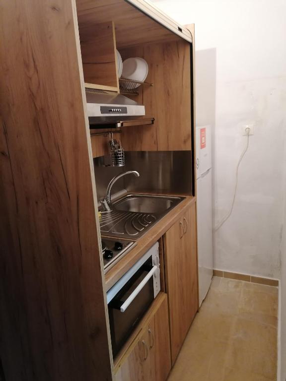 Kuchyň nebo kuchyňský kout v ubytování Velikis Apartments