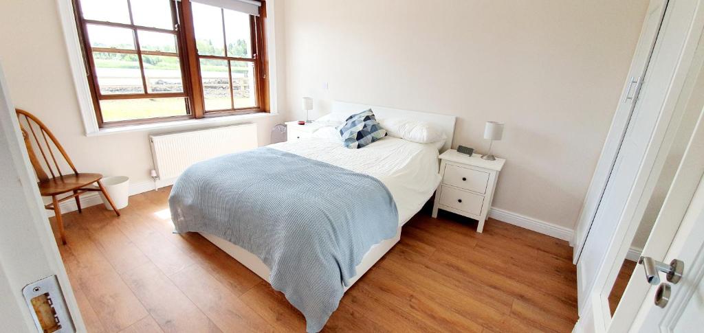 Riverside Marina Apartments - One-Bedroom Apartment