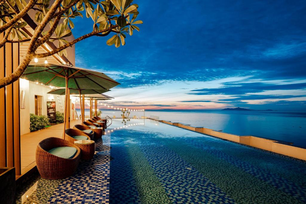Romantic hotels: HAIAN Beach Hotel & Spa