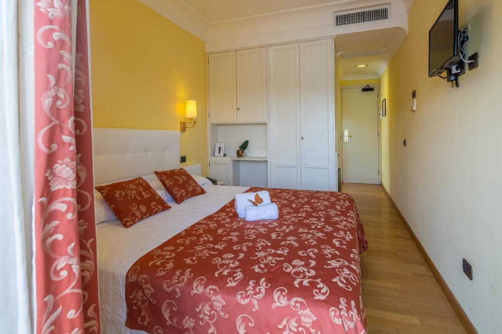 Hotel Castel Gandolfo - Classic Double Room With Balcony And Lake View