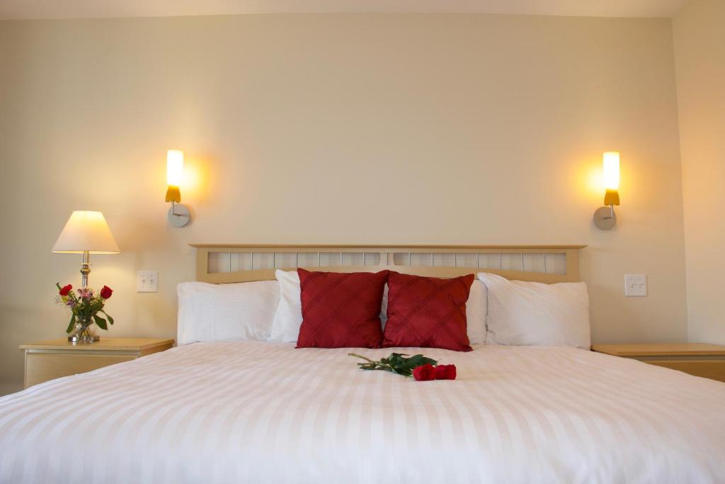 Letto o letti in una camera di Rum Runner Inn