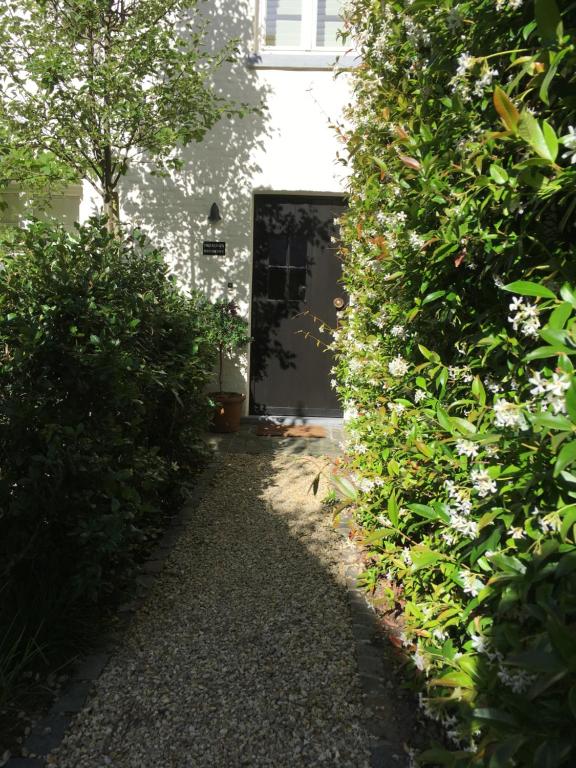 Zahrada ubytování The Herring's Residence - Stylish Private Cottage with Breakfast in Historic Center - Adults-Only