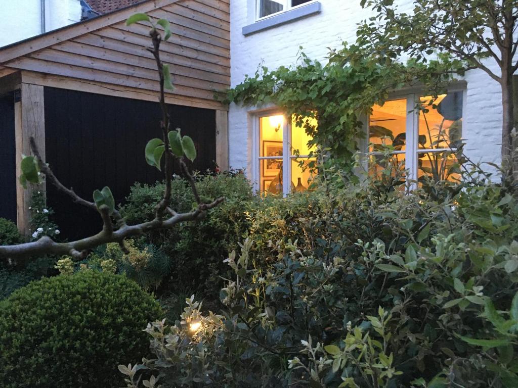 Zahrada ubytování The Herring's Residence - Stylish Private Cottage with Breakfast in Historic Center - Adults-Only