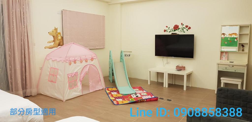 TV a/nebo společenská místnost v ubytování Rose Cottage B&B