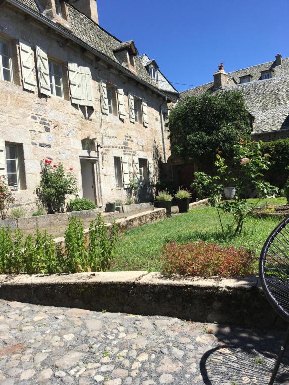 LA CURE grande maison de charme de 2 a 14 personnes - Villa