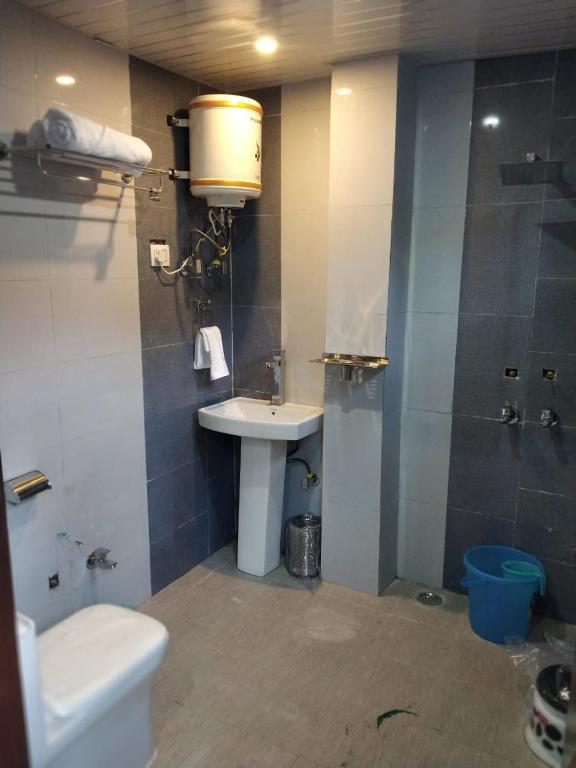 Mountain view stay in Auli - Budget Double Room