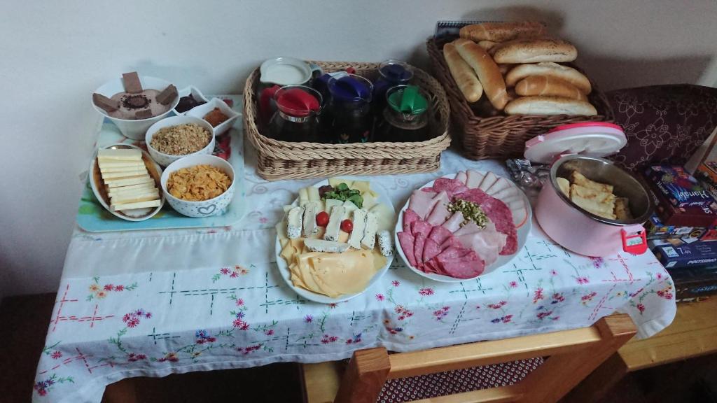 Jídlo v penzionu nebo okolí