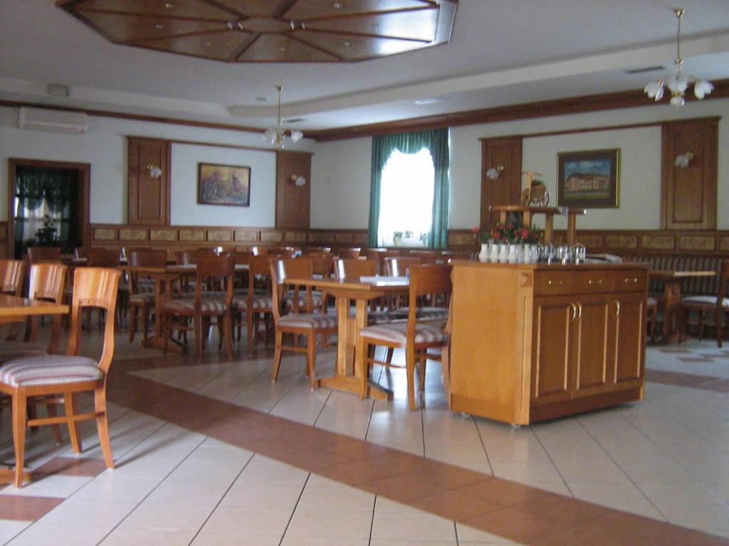 Ein Restaurant oder anderes Speiselokal in der Unterkunft Penzion Gostisce Lesjak 
