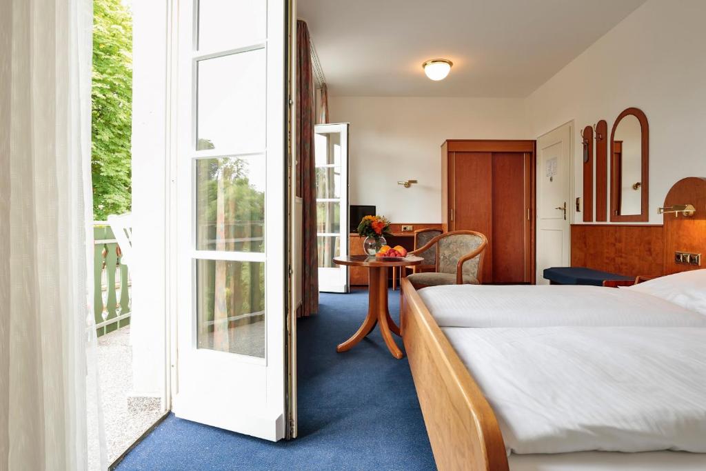 Postel nebo postele na pokoji v ubytování Hotel Nassauer Hof