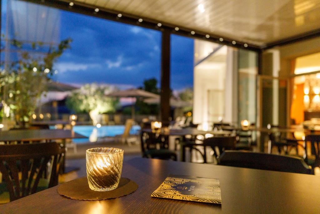 Bazén v ubytování Art Hotel Ventaglio nebo v jeho okolí