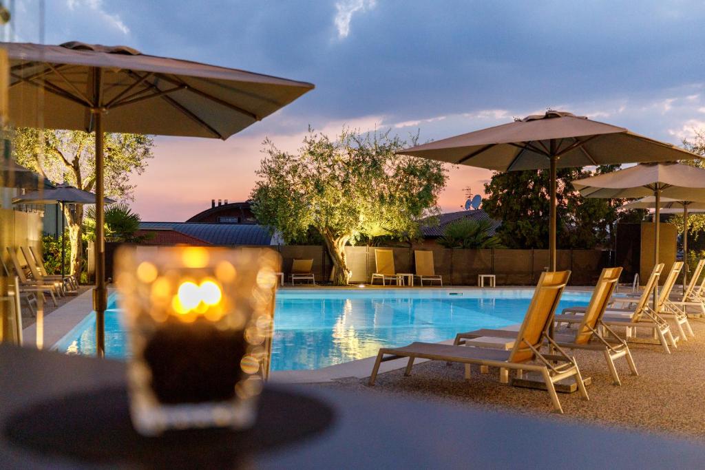 Bazén v ubytování Art Hotel Ventaglio nebo v jeho okolí
