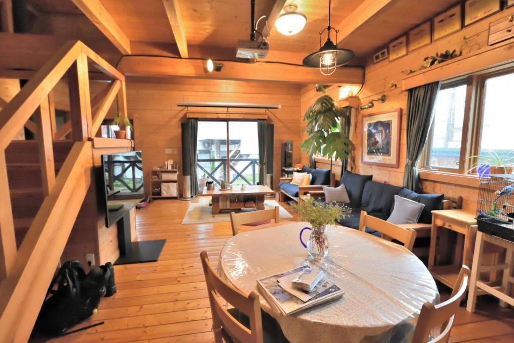Posezení v ubytování Carrefour Guesthouse カルフール ゲストハウス
