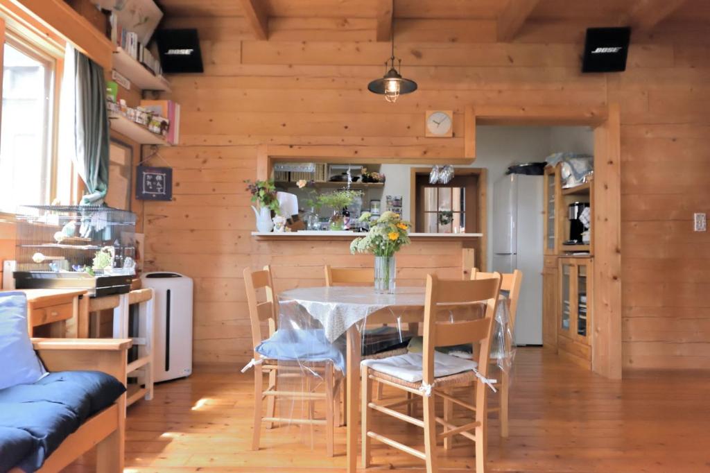 Posezení v ubytování Carrefour Guesthouse カルフール ゲストハウス
