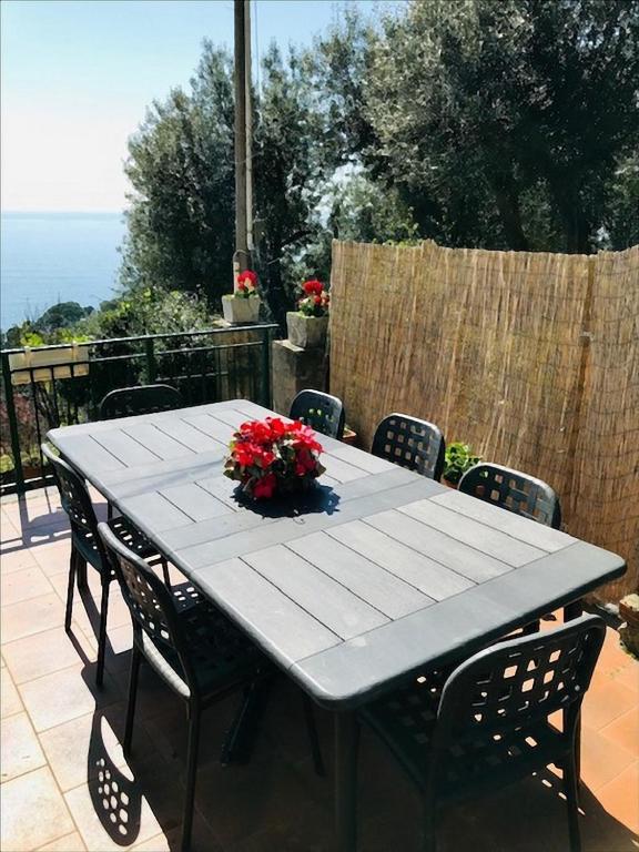 Balkon lub taras w obiekcie Cav Gli Ulivi di Bogliasco parcheggio privato gratuito