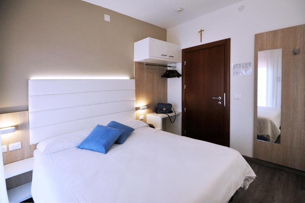 Postel nebo postele na pokoji v ubytování Hotel Etna
