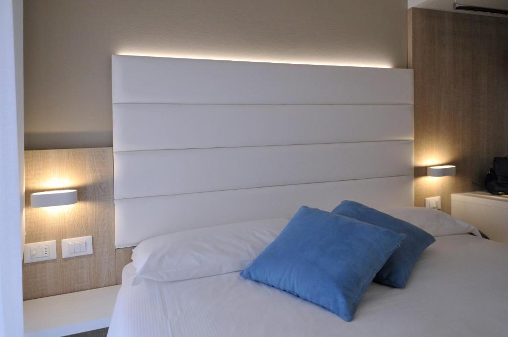 Postel nebo postele na pokoji v ubytování Hotel Etna