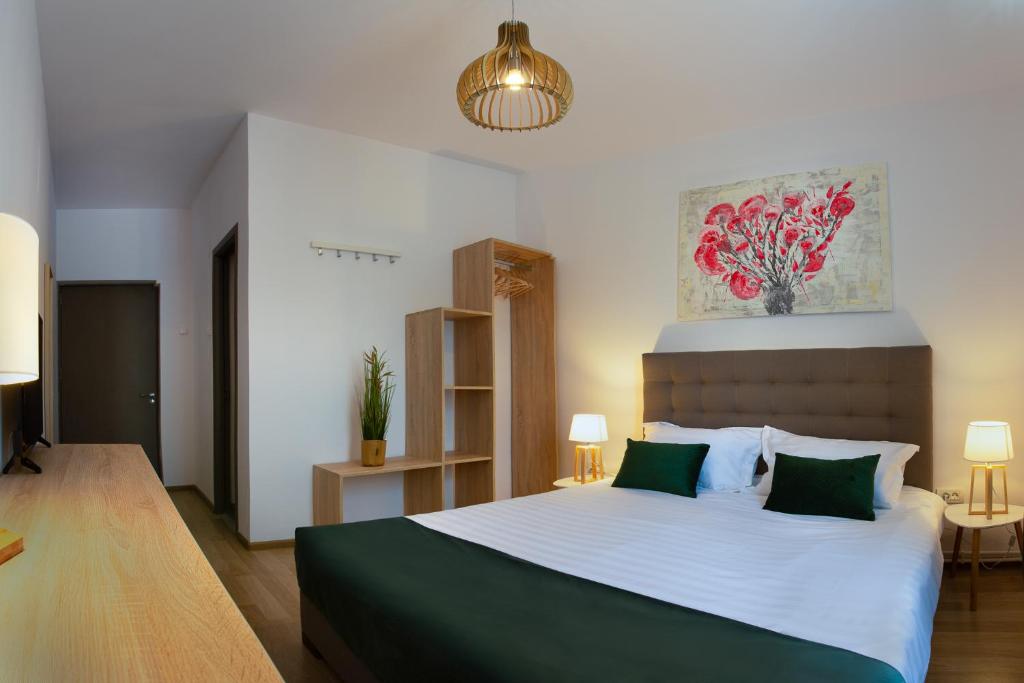 Postel nebo postele na pokoji v ubytování Lagom Hotel
