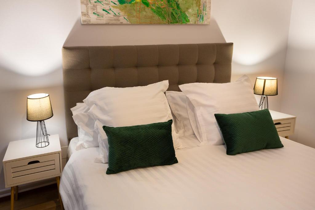 Postel nebo postele na pokoji v ubytování Lagom Hotel