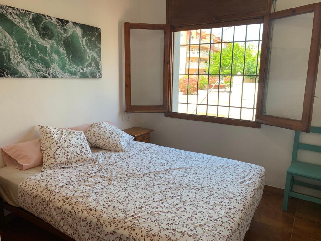 A bed or beds in a room at BADIA BEACH- Empuriabrava