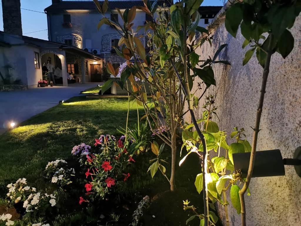 Ogród w obiekcie Rooms & Apartment STELIO