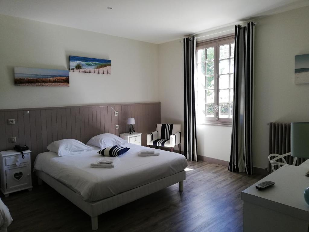 Postel nebo postele na pokoji v ubytování Hôtel Ttiki Etchea