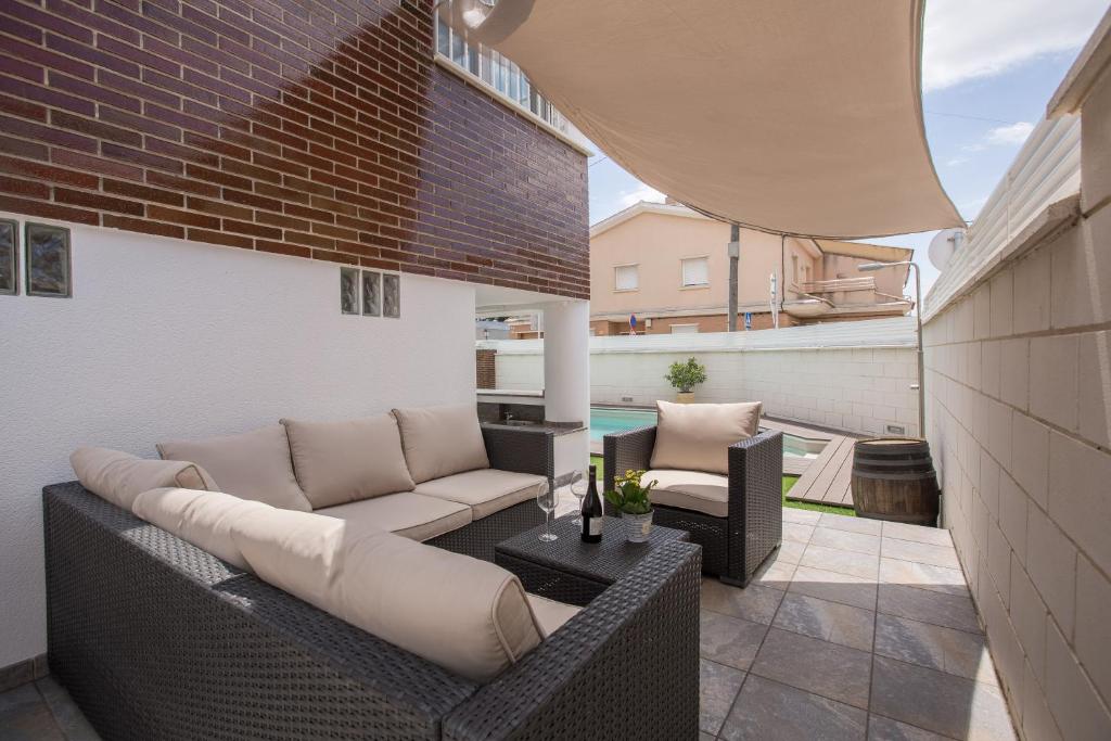A seating area at Aldecarles