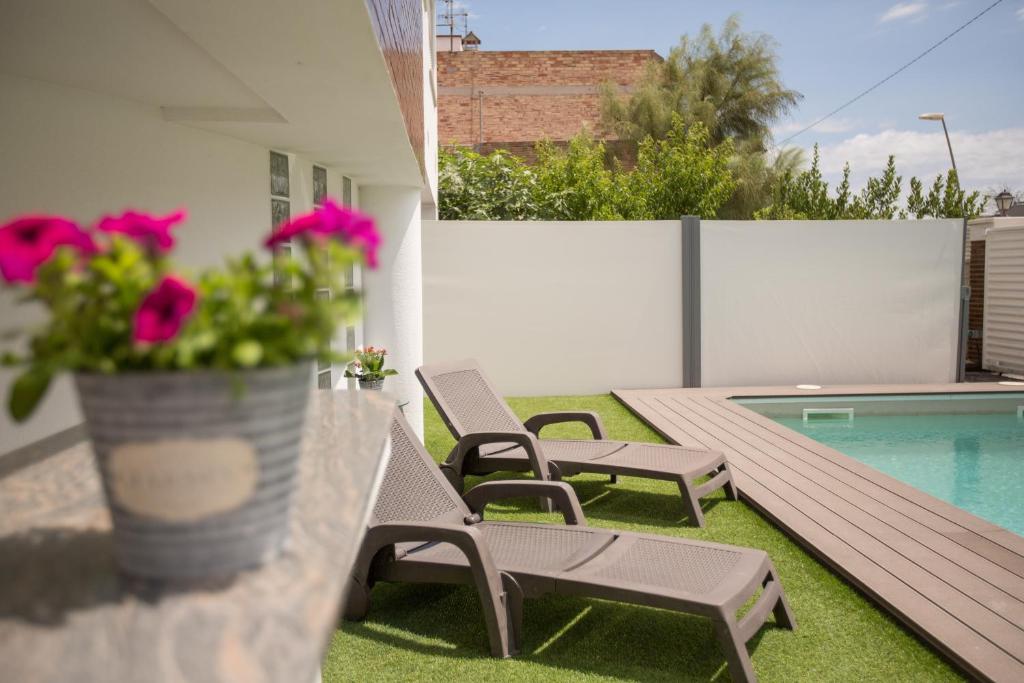 The swimming pool at or close to Aldecarles