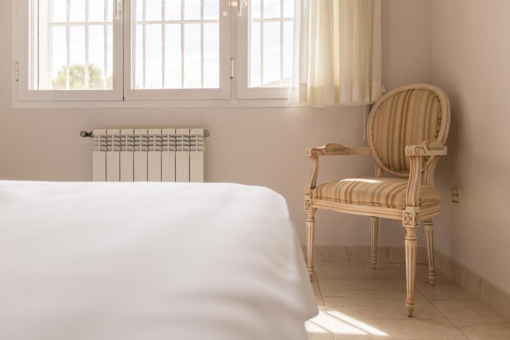 A bed or beds in a room at Aldecarles
