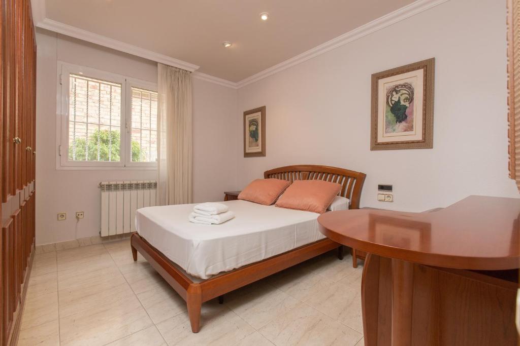 A bed or beds in a room at Aldecarles
