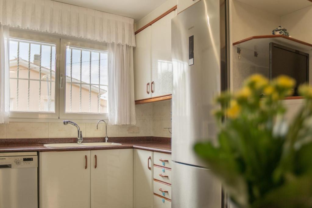 A kitchen or kitchenette at Aldecarles