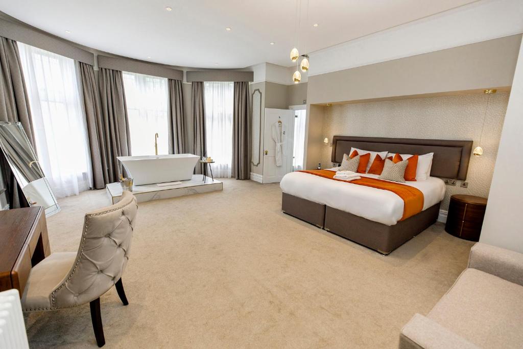 Lanelay Hall Hotel & Spa - Deluxe King Suite