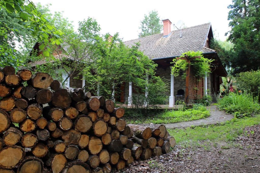 A garden outside Garábi Udvarház