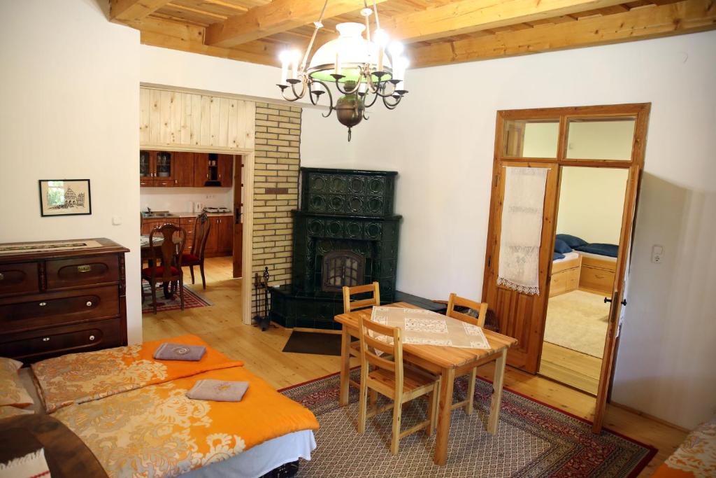 A seating area at Garábi Udvarház