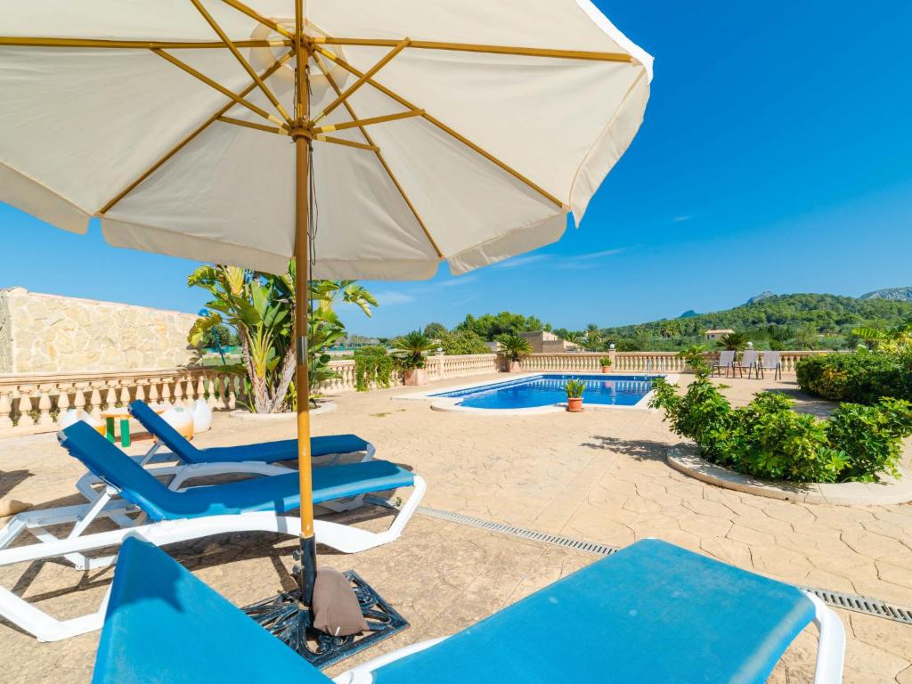 The swimming pool at or close to Holiday Home Can Josepot by Interhome