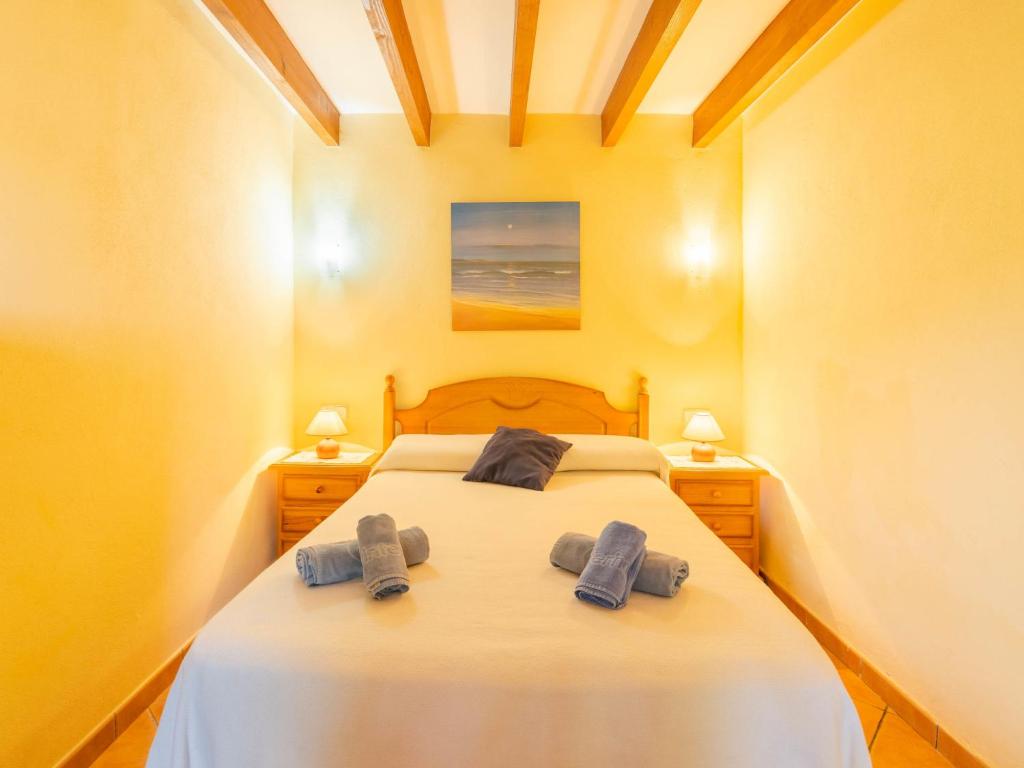 A bed or beds in a room at Holiday Home Can Josepot by Interhome
