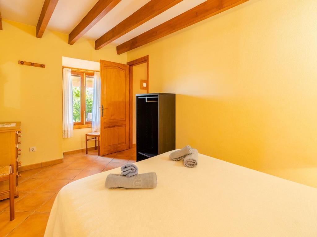 A bed or beds in a room at Holiday Home Can Josepot by Interhome