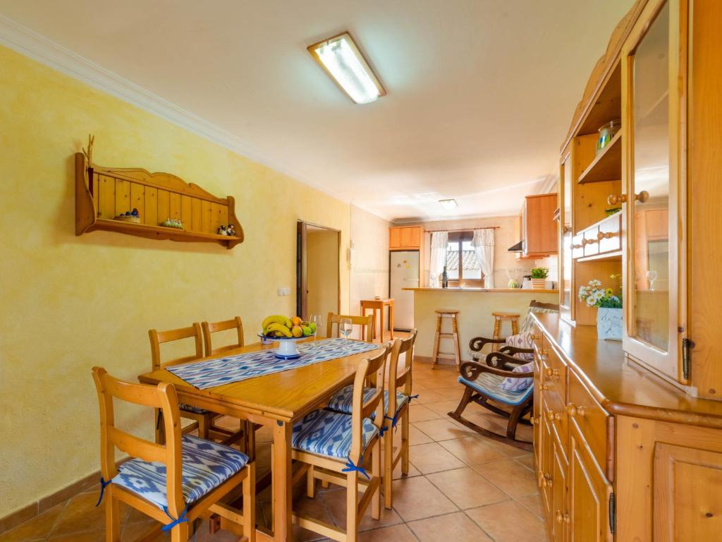 A kitchen or kitchenette at Holiday Home Can Josepot by Interhome
