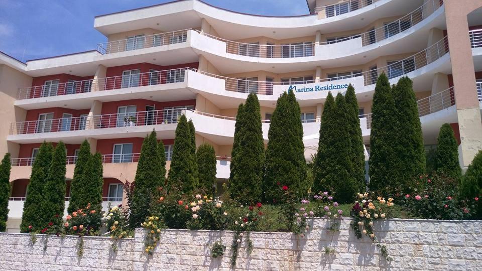 Το κτήριο όπου στεγάζεται  το ξενοδοχείο διαμερισμάτων