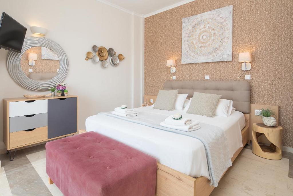 Postel nebo postele na pokoji v ubytování Pyrgos Beach Hotel Apartments