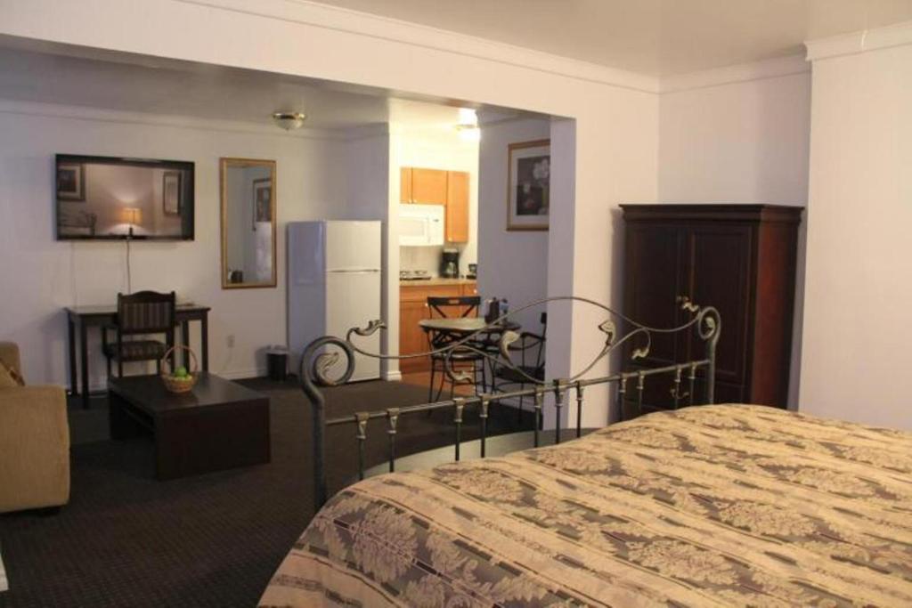 Postel nebo postele na pokoji v ubytování Acorn Motel