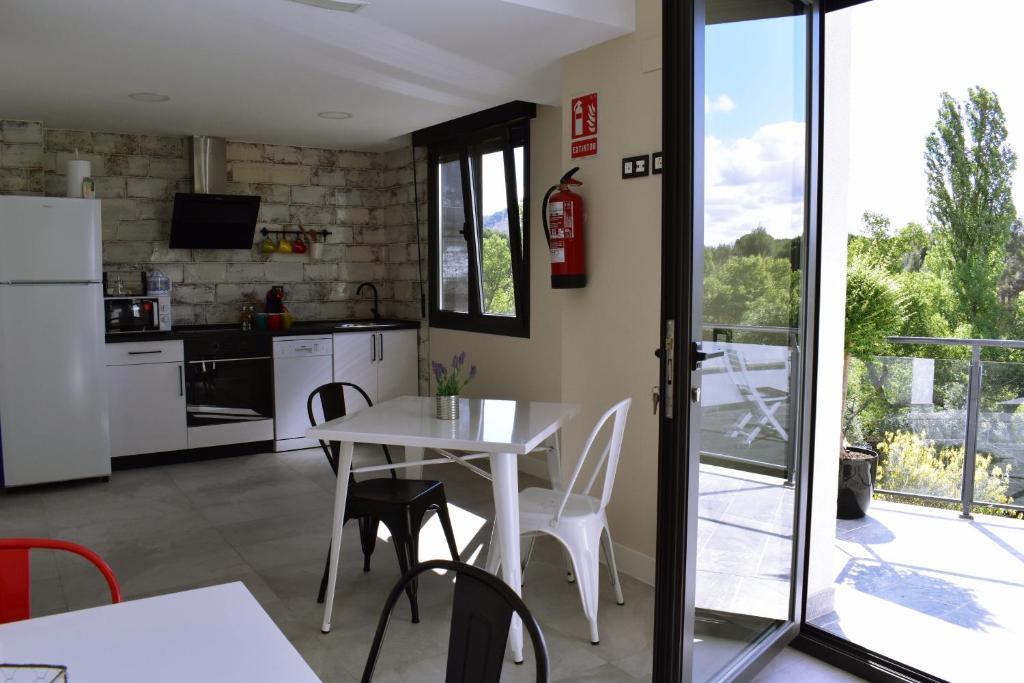 Kuchyň nebo kuchyňský kout v ubytování ALBERGUE HOSTING DUERO
