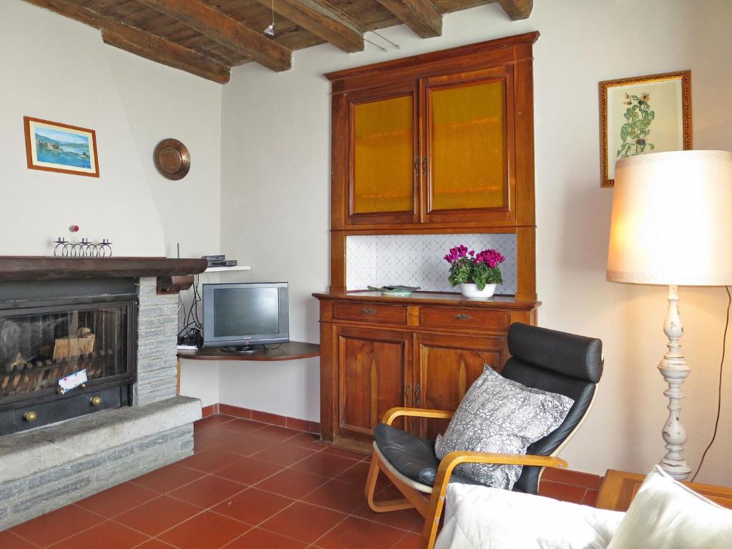 Televízia a/alebo spoločenská miestnosť v ubytovaní Holiday Home Meri by Interhome