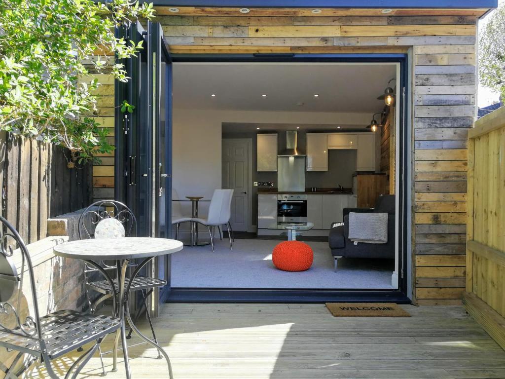 Derby Den by Cliftonvalley Apartments