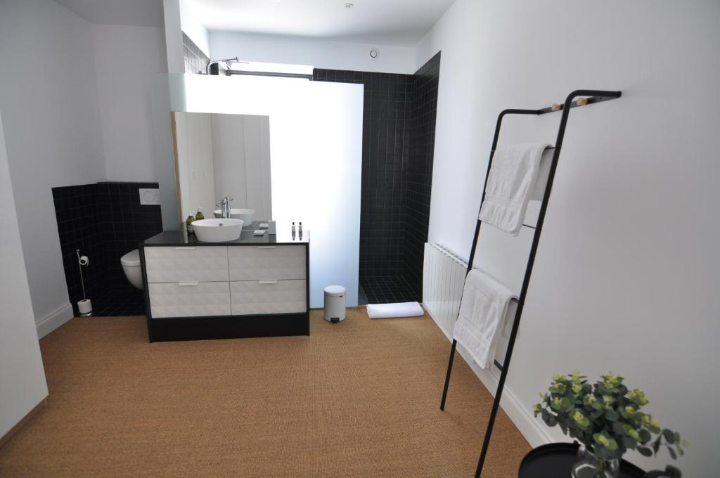 Les Tourelles - Deluxe Double Room