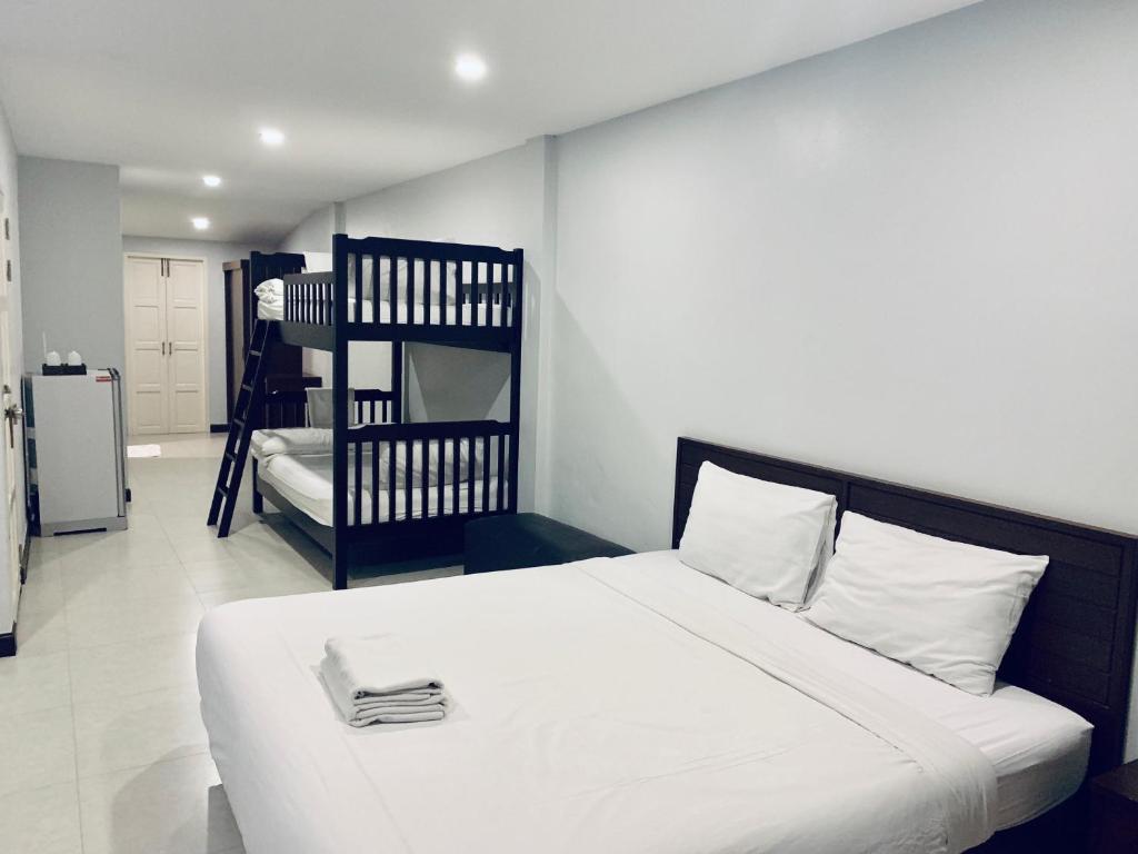 Postel nebo postele na pokoji v ubytování Baan Nilawan Hua Hin Hotel