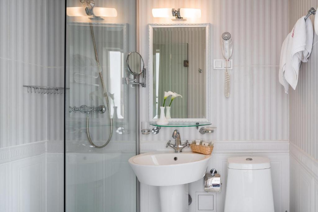 Koupelna v ubytování Mozart Hotel
